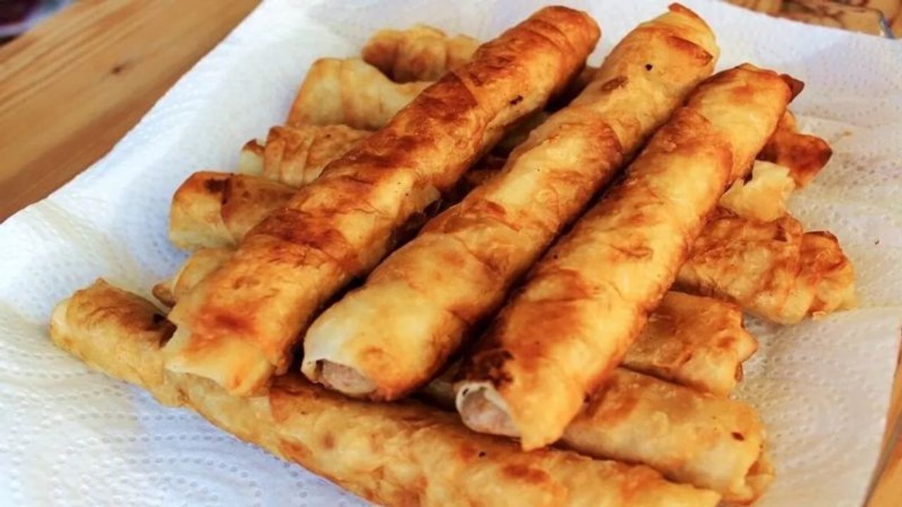 Acil Misafirler İçin Pratik Çözüm: 10 Dakikada Hazır Çıtır Patatesli Sigara Böreği Tarifi