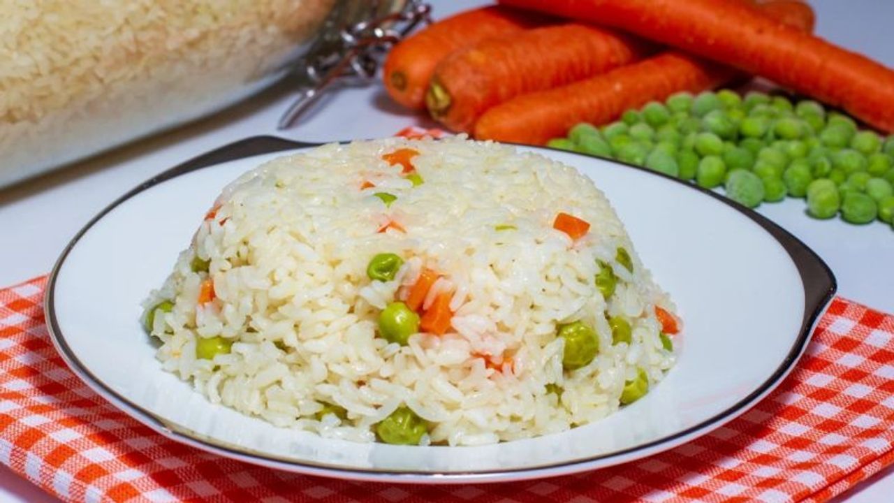 Rüyada Bezelyeli Pilav Görmek: Bereket ve Topluluk Duygusunun Sembolik İfadeleri
