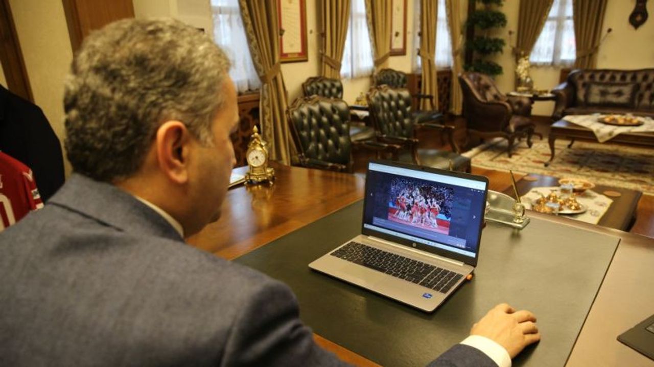 Tokat Belediye Başkanı Eroğlu, Yılın Karelerini oyladı