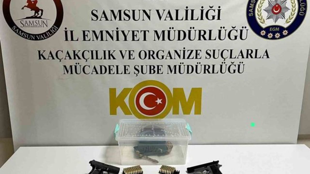 Samsun’da polis gümrük kaçağı boğa yılanı ve silah ele geçirdi