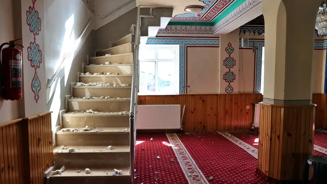 Tokat Sulusaray'da Depremin İzleri...
