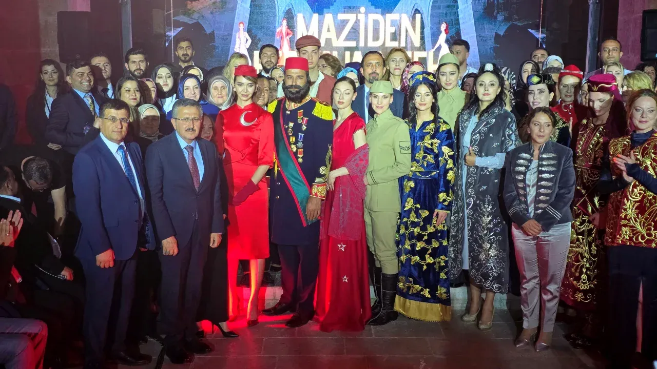 Tokat'ta Tarihi Kervansaray'da Defile...