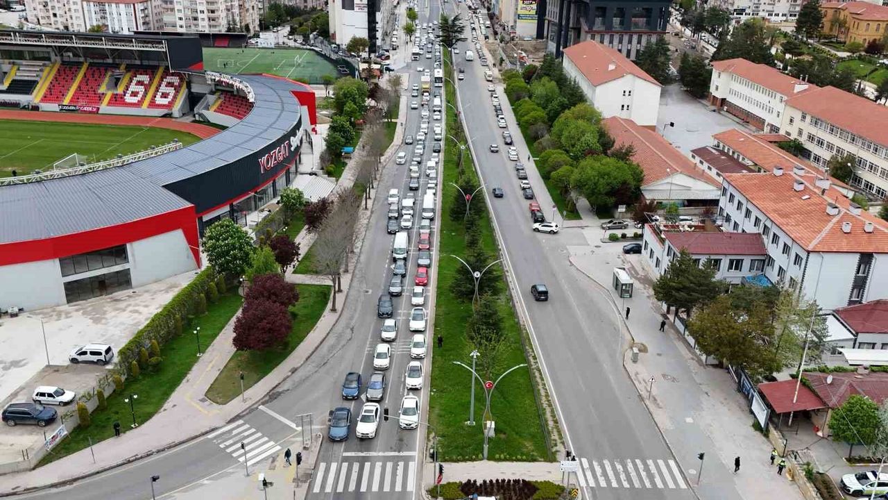 Bbayram trafiği yoğunluğu başladı, Tokatlı sürücüden uyarı