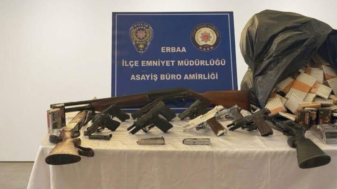 Erbaa’da silah operasyonu: 14 adrese baskında cephanelik çıktı