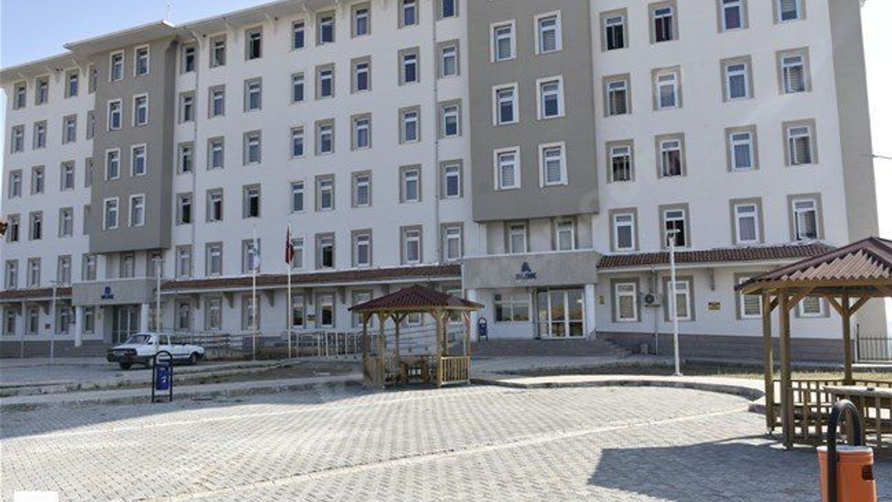 KYK Yurdunda Zehirlenme Şüphesi: 77 Öğrenci Hastaneye Kaldırıldı