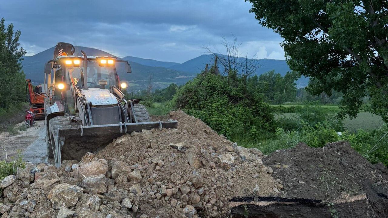 Aşırı Yağışlar Sonrası Çöken Yola Müdehale