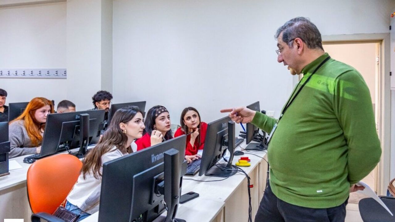 Tokatlı gazeteciler Samsun’da geleceğin muhabirlerine yol gösterdi