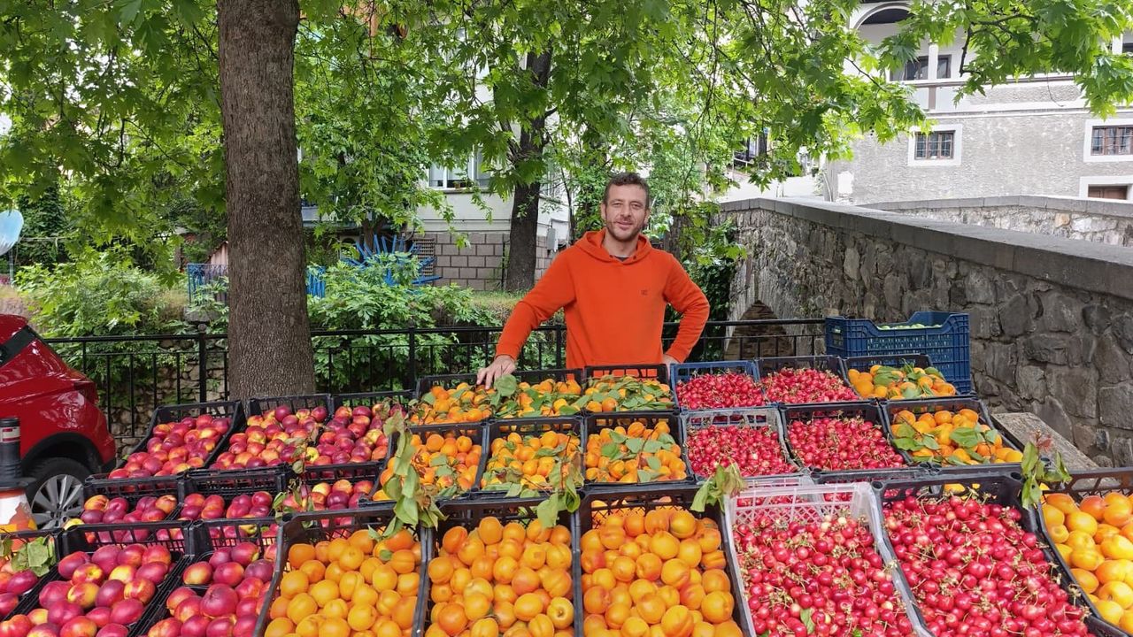 Tokat'ta Bu Tezgah Renk Kombinasyonu Renk Renk Ve Çeşit Çeşit Yaz Esintisi Barındırıyor