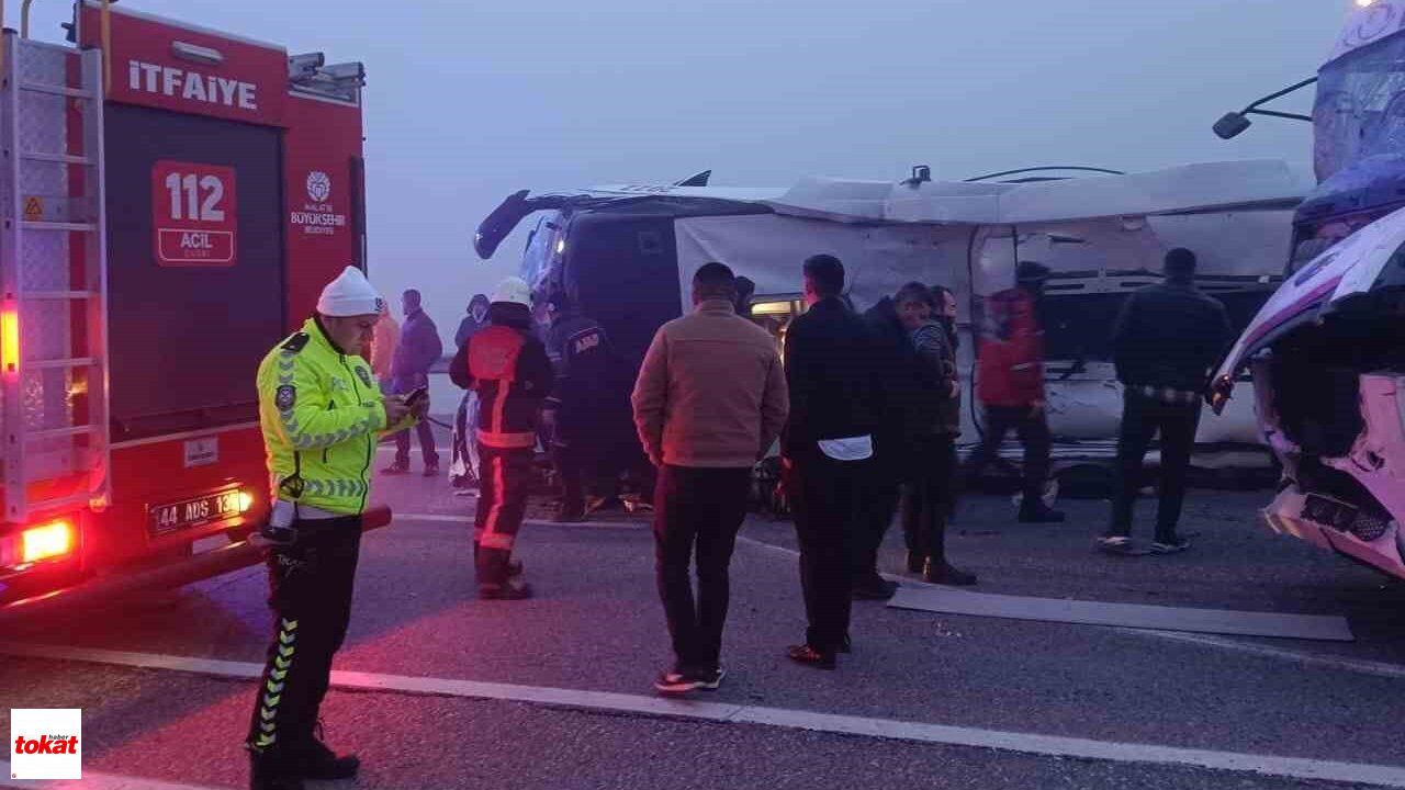 Yolcu otobüsü devrildi: 4 ölü, çok sayıda yaralı