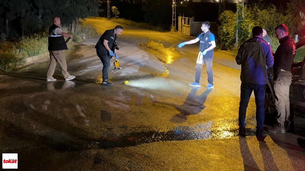 Gece Yarısı Dehşeti! Bıçaklı Kavgada Kan Aktı: İki