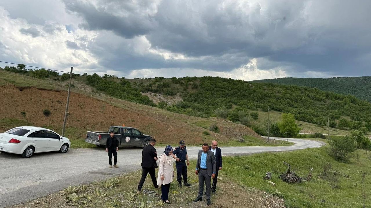 Yeşilyurt'ta selin ardından gözler hasar gören köy yollarınd