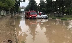 Amasya'da sağanak su baskınlarına neden oldu