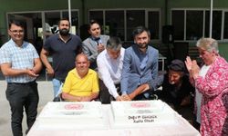 Rehabilitasyon ve Aile Danışma Merkezi'nde pastalı kutlama