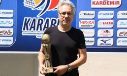 İşitme engelli voleybolcular, dünya arenasına yöneldi