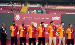 Galatasaray, yeni transferlerine taraftara açık imza töreni düzenledi