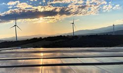 Yüzer güneş enerji santralleri enerji fırsatı sunuyor