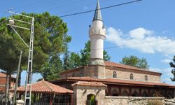 Tek bir çivi kullanılmadan yapılan cami asırlara meydan okuyor