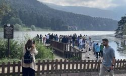 Günübirlik tatilciler hafta sonu Gölcük Tabiat Parkı'nda yoğunluk oluşturdu