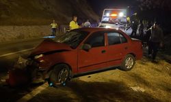 Karabük'te otomobil ile ticari taksi çarpıştı, 3 kişi yaralandı