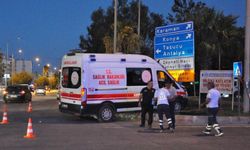 MERSİN - Ambulans ve otomobilin çarpışması sonucu 4 kişi yaralandı