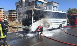 Kastamonu'da seyir halindeki İBB'ye ait yolcu midibüsü yandı