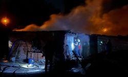 Kastamonu'da şantiyede çıkan yangında 2 konteyner zarar gördü