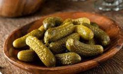 Market Turşularına Elveda: Kıtır Kıtır Yumuşamayan Kornişon Turşu Tarifi