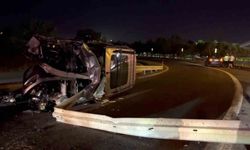Büyükçekmece E-5’te araç bariyerlere ok gibi saplandı