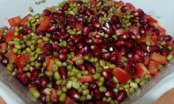 Sağlıklı ve Lezzetli: Narlı Maş Fasulyesi Salatası Tarifi