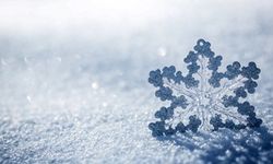 Rüyada Yazın Kar Yağdığını Görmek: Beklenmedik Olayların ve Duygusal Durumların Sembolü