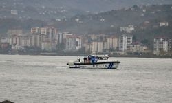 Trabzon'daki fırtınada dalgalara kapılan 2 lise öğrencisini arama çalışmalarına ara verildi