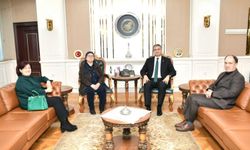 Karabük Valisi Yavuz, şehit öğretmen Şenay Aybüke Yalçın'ın ailesini ağırladı