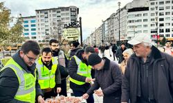 Sivas'ta AK Parti Artvin Gençlik Kolları Başkanı İslamoğlu için lokma dağıtıldı