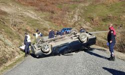 Zonguldak'ta devrilen otomobilin sürücüsü öldü, 2 kişi yaralandı