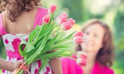 Rüyada Çiçek Almak: Anlamları ve İşaret Ettiği Mesajlar