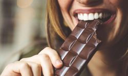 Rüyada Çikolata Yemek: Tatlı Rüyaların Sembolik Anlamları