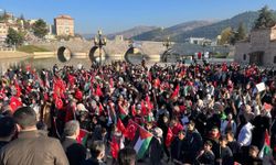 Tarihi Hıdırlık köprüsünde dünyaya 'Vicdan Bildirisi'