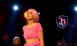 Yıldız Tilbe bu kez 'pembe' dedi!