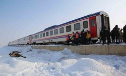 Tren Hayvan Yüklü Tıra Çarptı: 2 Kişi Öldü, 2 Kişi Yaralandı
