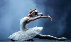 Rüyada Dansçı Görmek: Hayallerin Ritmiyle Buluşma