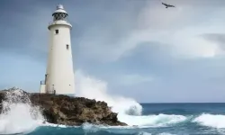 Rüyada Deniz Feneri Görmek: Yol Gösterici Anlamlar ve Yorumlar