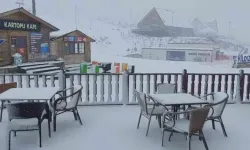 Tokat'a sınırda lapa lapa kar yağdı