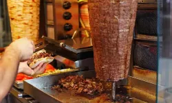 Rüyada Döner Görmek ve Yemek: Bolluk ve Bereketin Lezzetli Sembolü