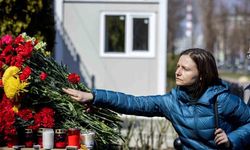 Rusya’daki konser saldırısında ölenler çiçeklerle anılıyor