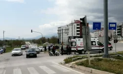 Tokat Niksar'da Trafik Kazası: 4 Kişi Yaralandı, Kaza Anı Araç Kamerasına Yakalandı