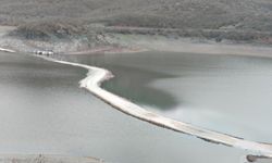 Almus'ta köylere ulaşımı kısaltan yol su altında kaldı