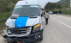 Ordu'da minibüsle çarpışan otomobildeki çift yaralandı