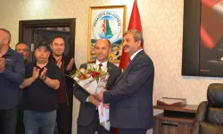 Ergül Ünal, Reşadiye Belediye Başkanlığını Mustafa Yılmaz'dan Devraldı