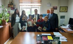 Başarılı öğrenciler Sorgun İlçe Milli Eğitim Müdürü Öcal'ı ziyaret etti