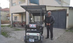 Sivaslı gazi, kurduğu düzenekle elektrikli motosikletini güneş enerjisiyle şarj ediyor